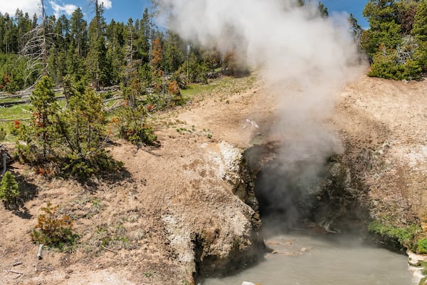 Dragon\'s Mouth Springs which includes mist or fog and a hot spring