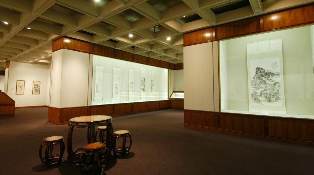 Hong Kong Museum of Art featuring interior views and art