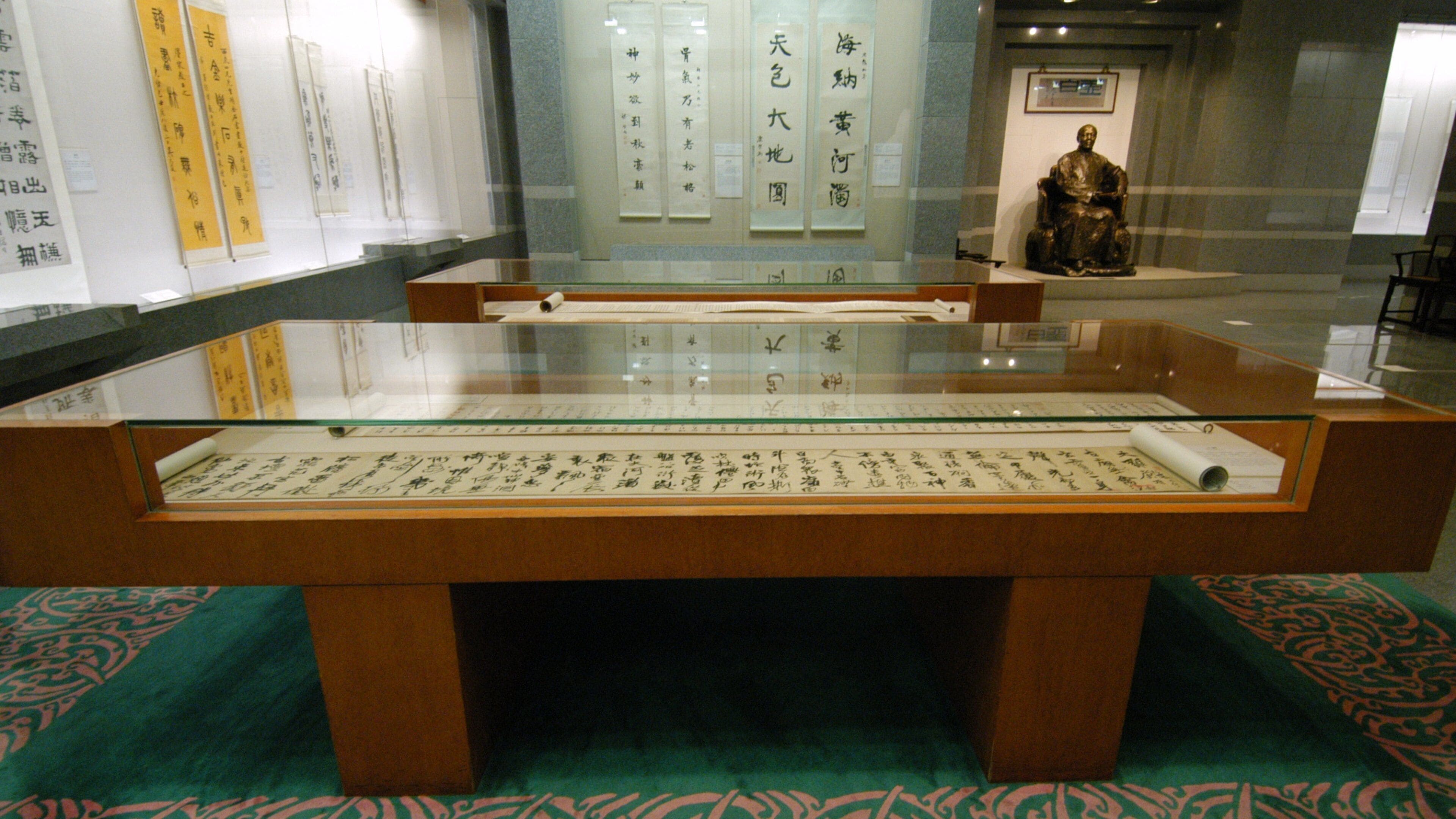 Hong Kong Museum of Art which includes art and interior views