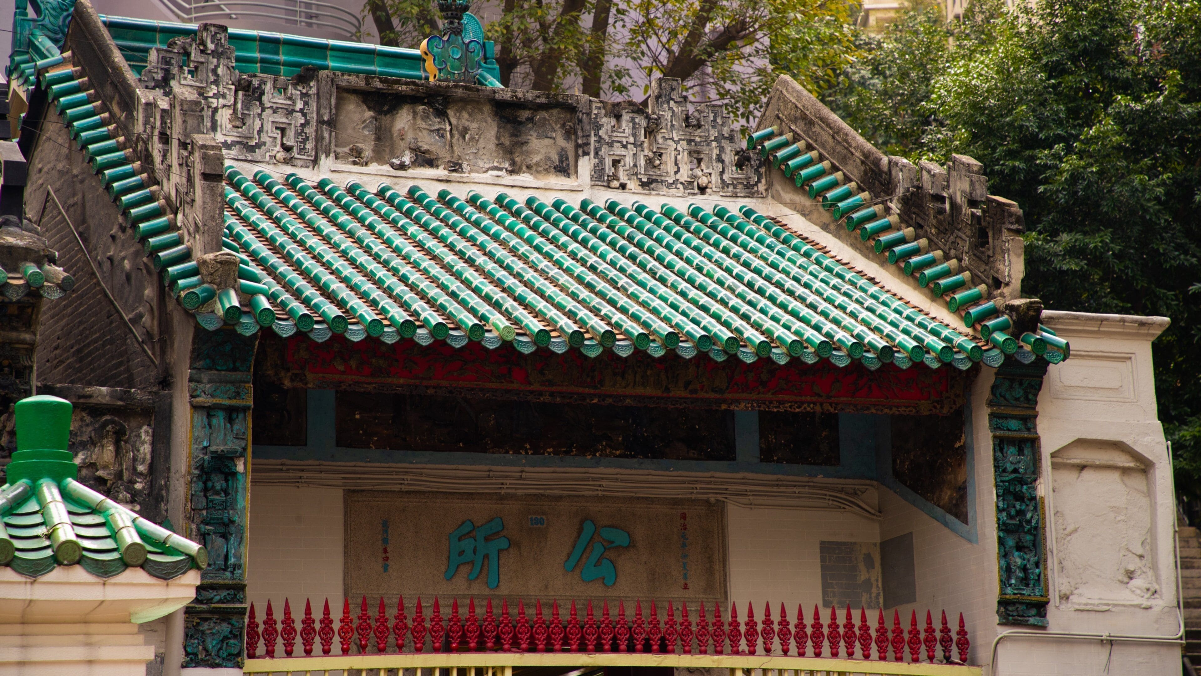 Man Mo Temple which includes heritage elements