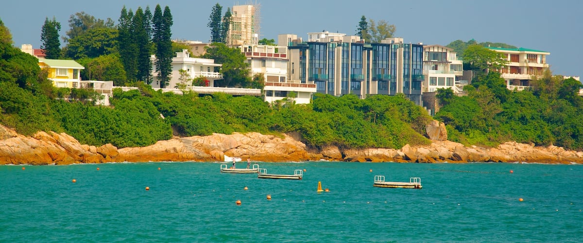 Shek O Beach showing rocky coastline, general coastal views and a coastal town