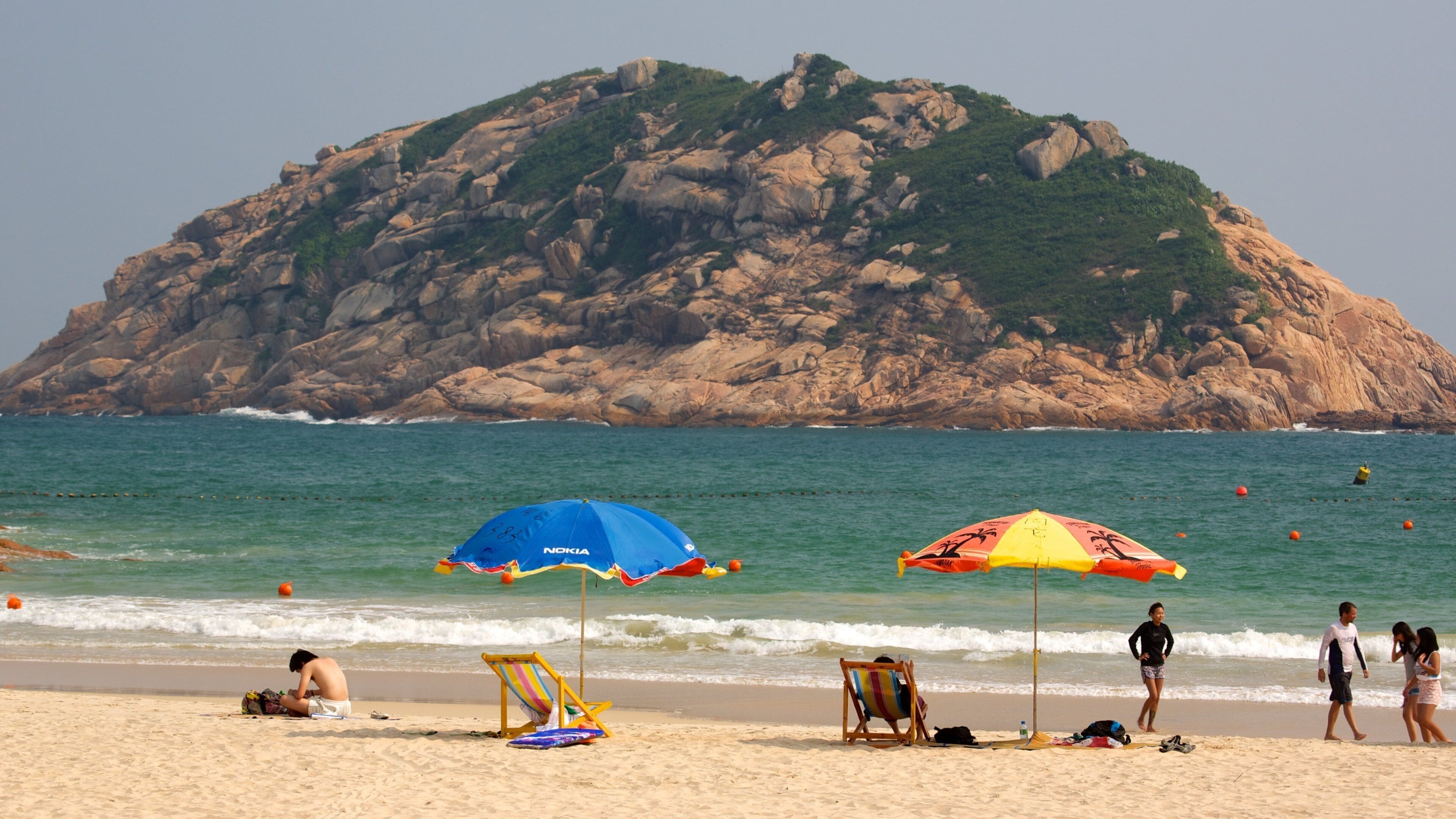 Shek O-stranden fasiliteter samt strand og kyst