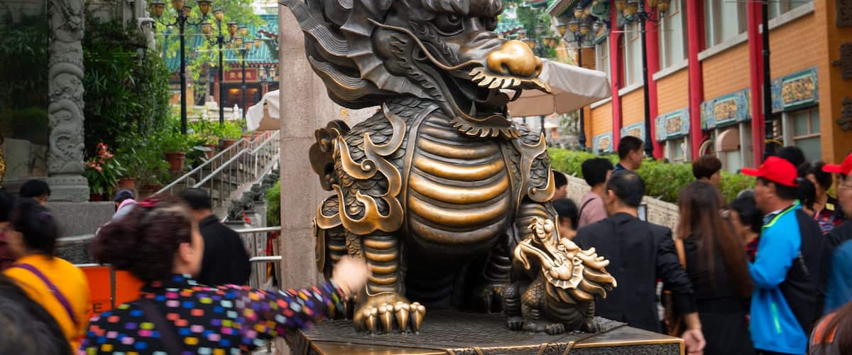Wong Tai Sin Temple featuring street scenes and heritage elements