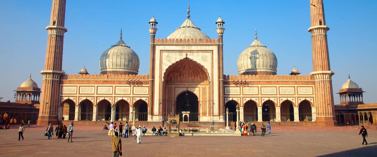 Jama Masjid featuring a square or plaza, a mosque and street scenes