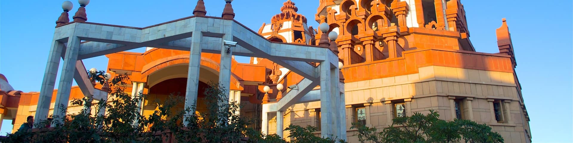 ISKCON Temple showing heritage architecture, a temple or place of worship and religious elements