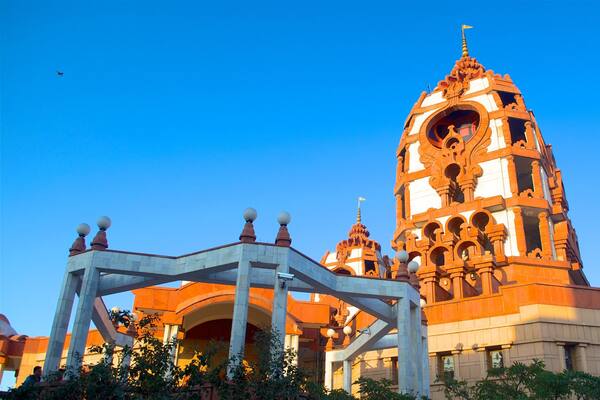 Temple ISKCON mettant en vedette patrimoine architectural, éléments religieux et temple ou lieu de culte