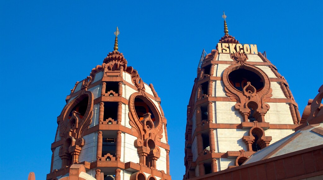 ISKCON Temple que incluye arquitectura patrimonial