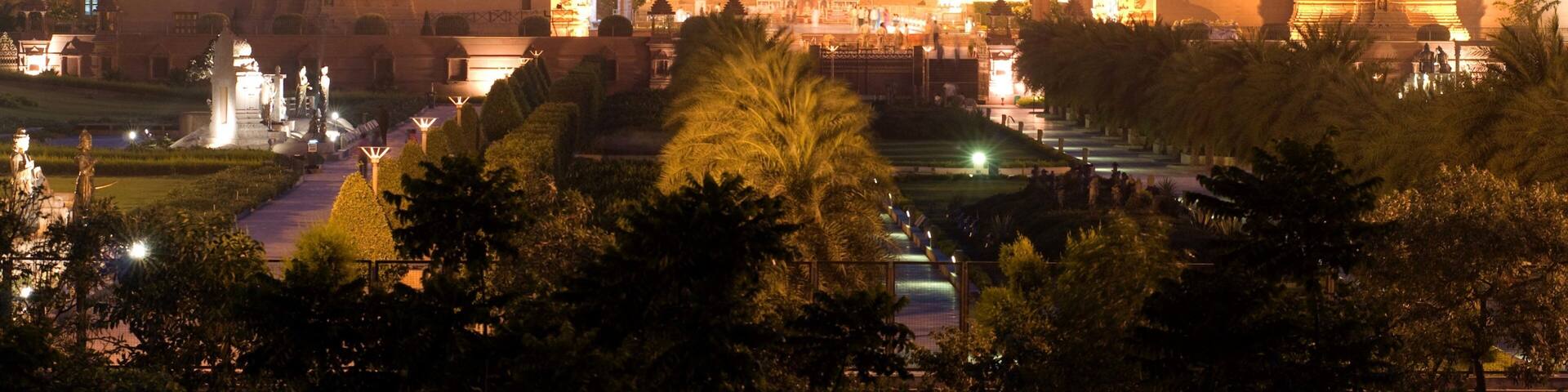 Swaminarayan Akshardham Temple featuring heritage architecture, religious elements and a park