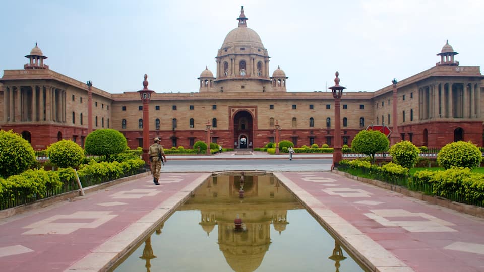 Rashtrapati Bhavan mostrando una plaza y un castillo