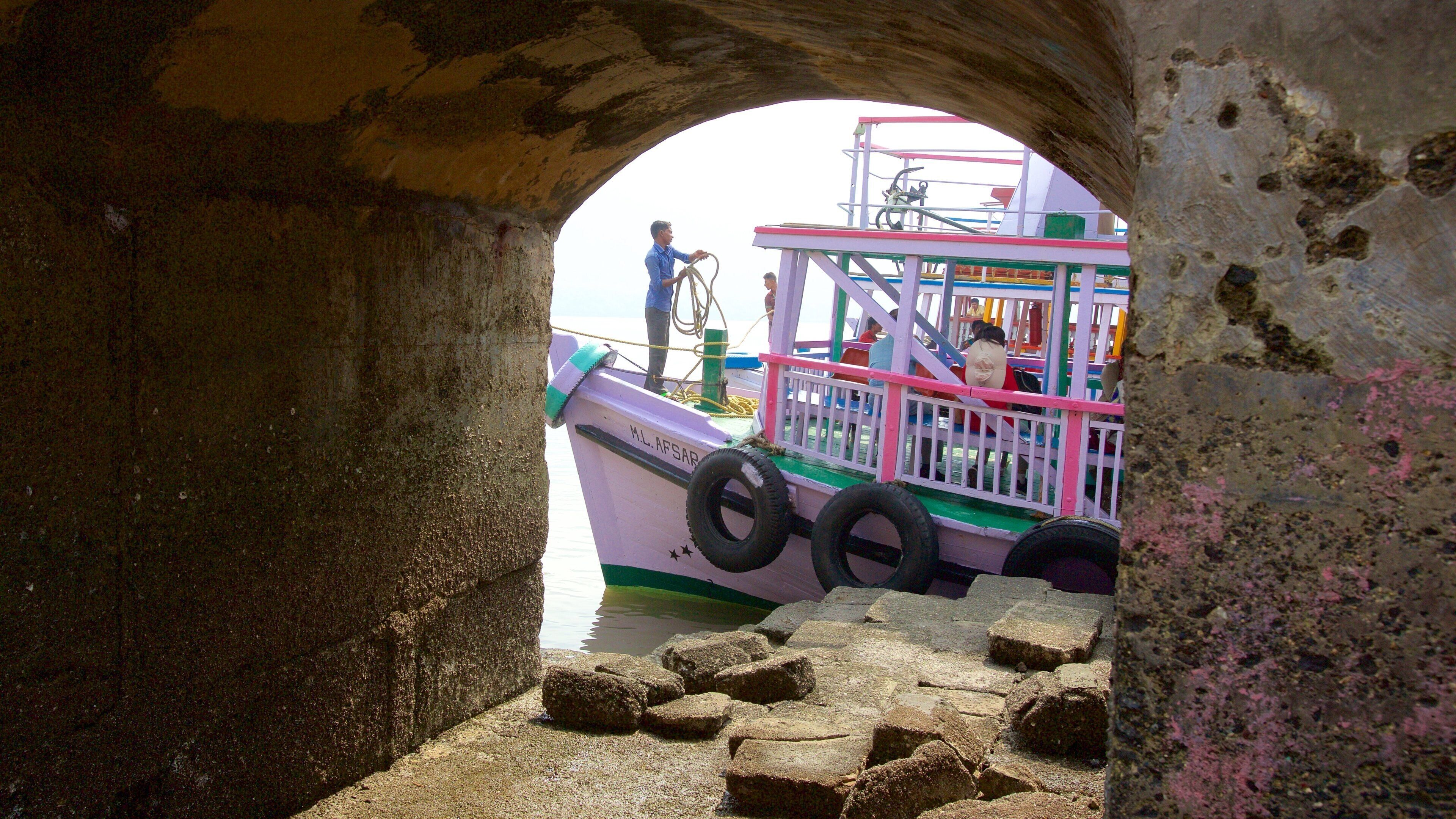 Elephanta Caves featuring boating