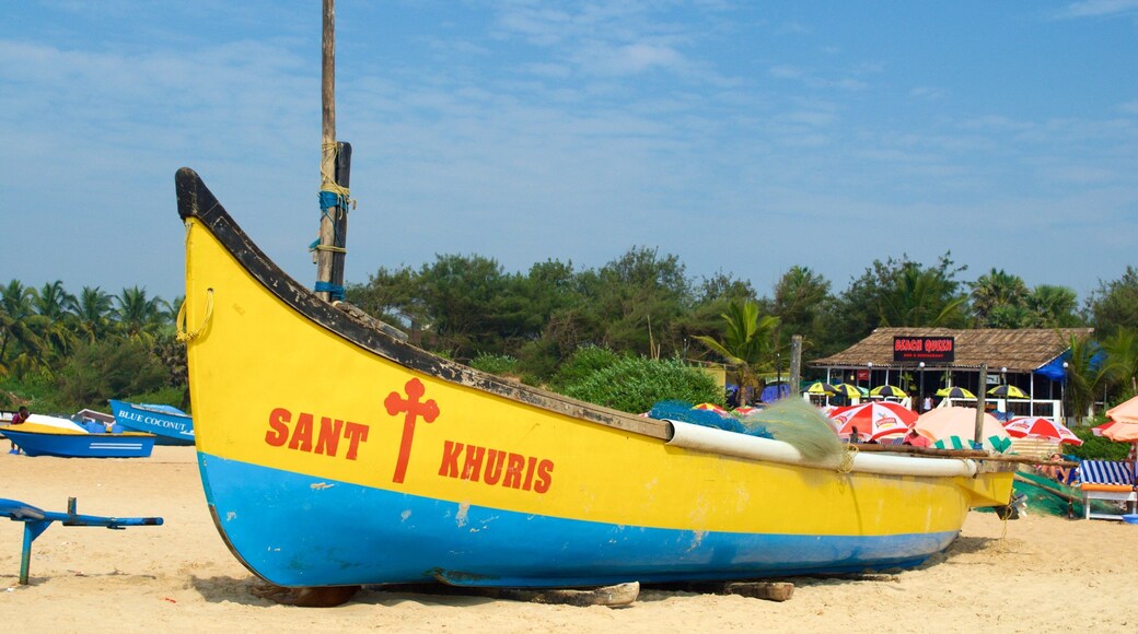 Calangute Beach som viser bådsejlads, en strand og udsigt over kystområde