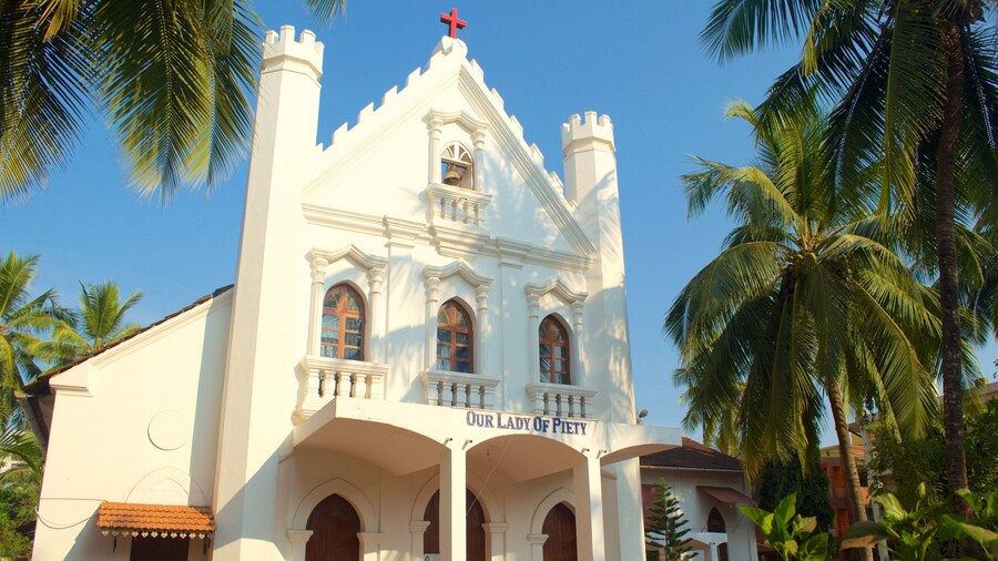Calangute Beach which includes a church or cathedral