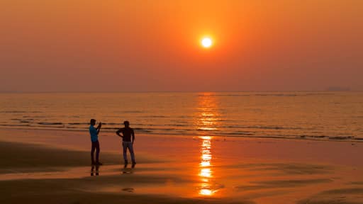 Miramar Beach caratteristiche di spiaggia, vista della costa e tramonto