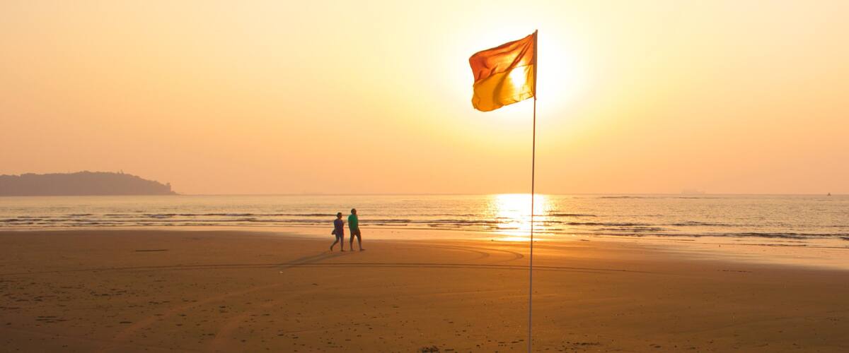 Miramar Beach che include spiaggia sabbiosa, tramonto e vista della costa