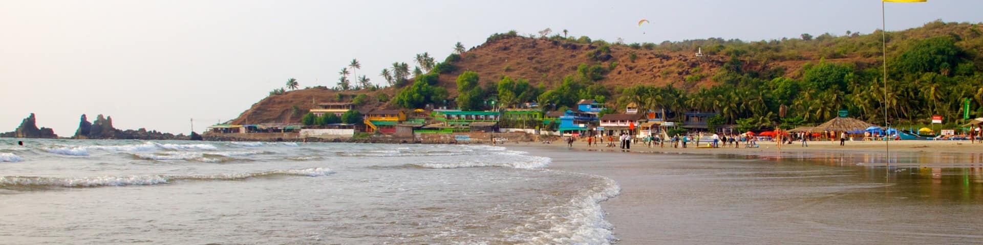 Arambol Beach which includes a sandy beach and a coastal town