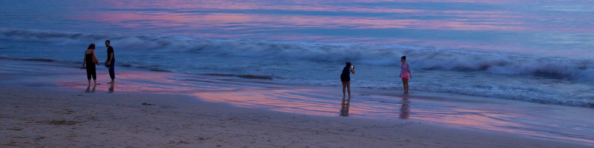 Jimbaran Strand og byder på en solnedgang og en sandstrand