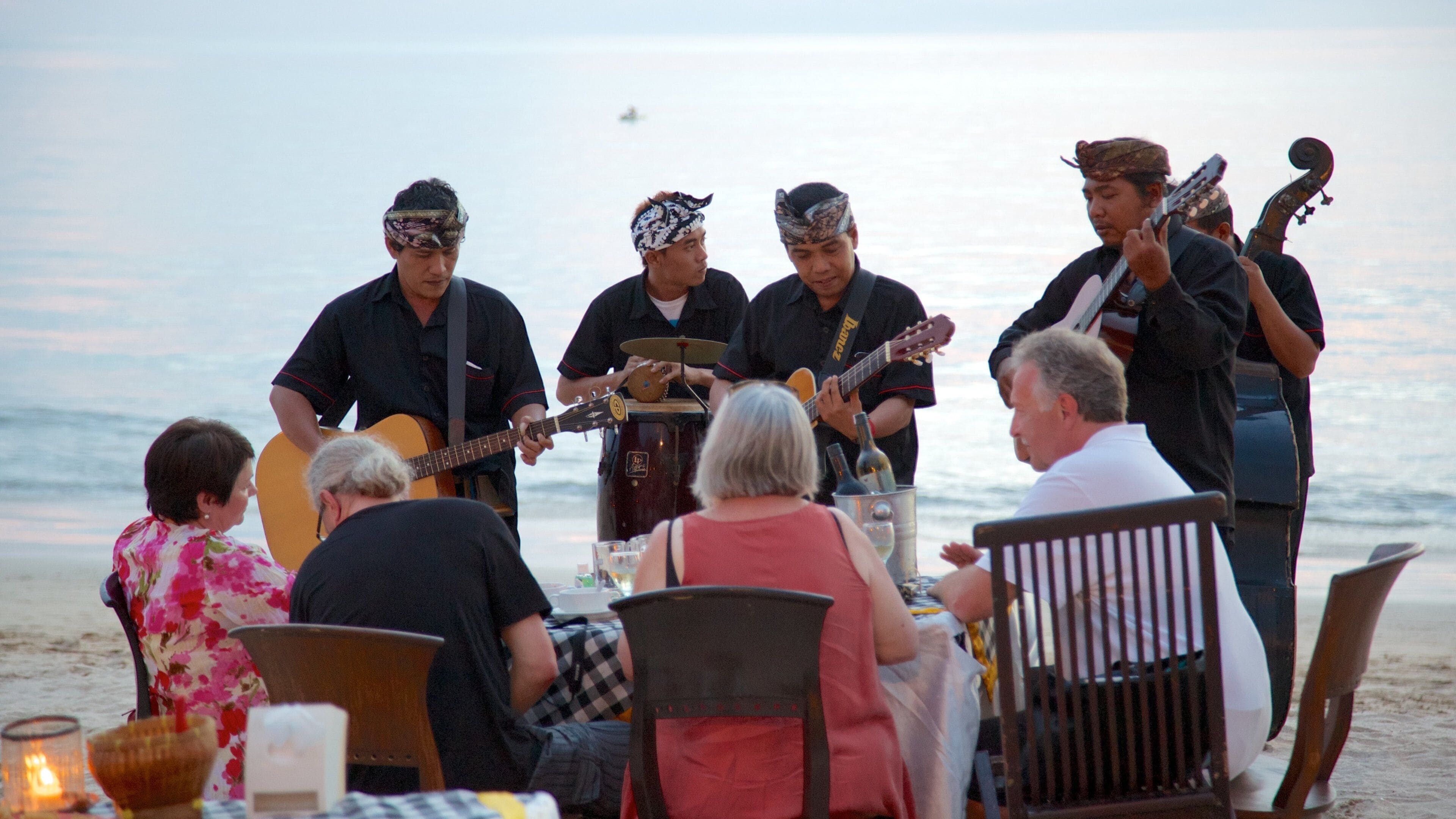 짐바란 비치 이 포함 공연 예술, 음악 과 일반 해안 전경