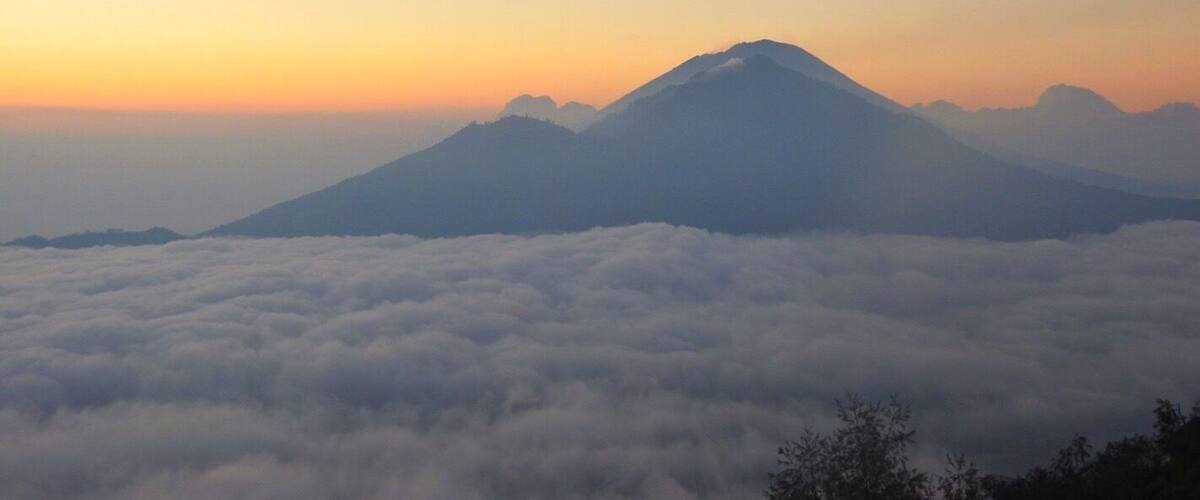 Closeup view of Mount Agung during sunrise, after trekking in mount Batur. (Highest volcano on #bali island that is still active)
#sunrise #indonesia #trek #trekking #lifeatexpedia #aboveitall