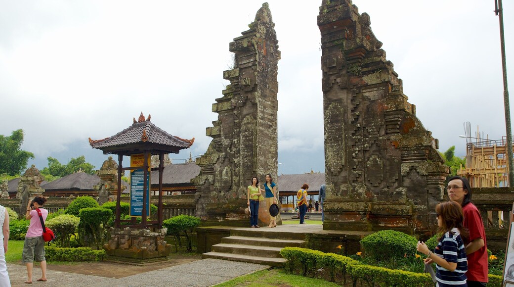 Candikuning featuring heritage elements and a park