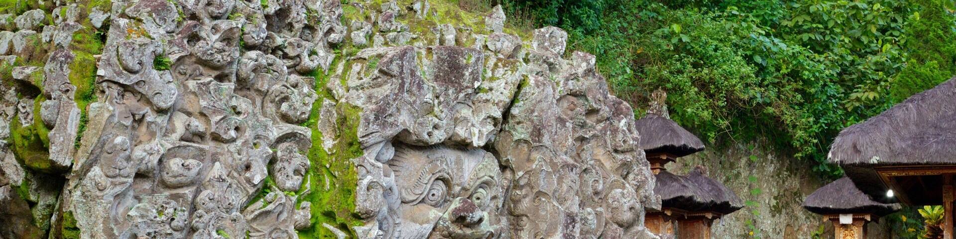 Elephant Cave mettant en vedette temple ou lieu de culte, grottes et aspects religieux