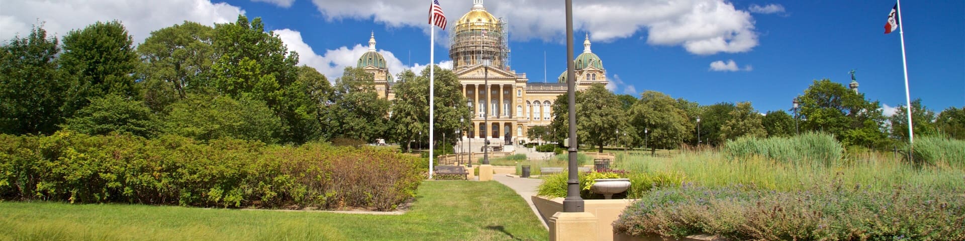 Iowa State Capitol Building showing a park and heritage architecture