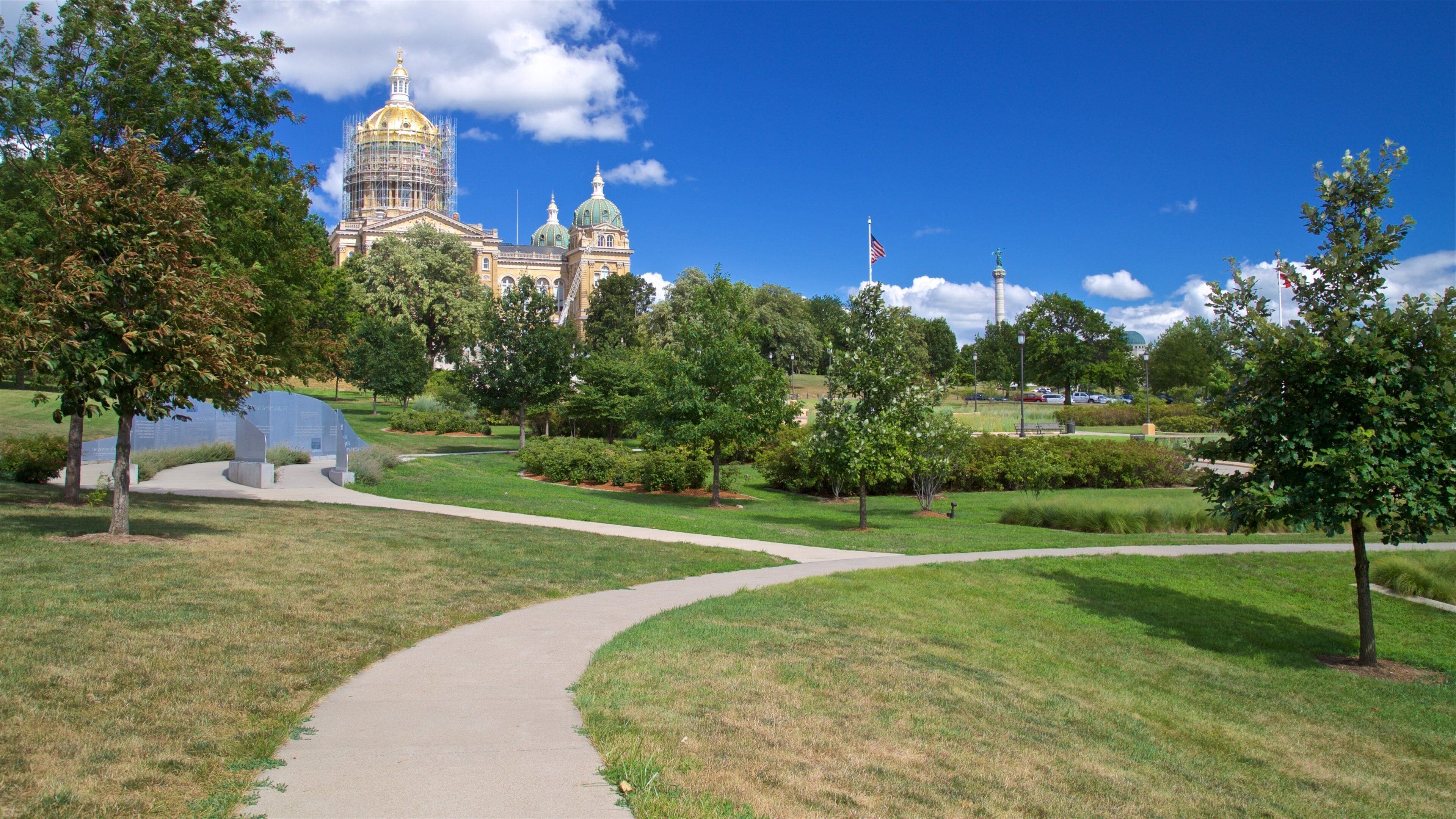 Iowa State Capitol Building which includes a park and heritage architecture