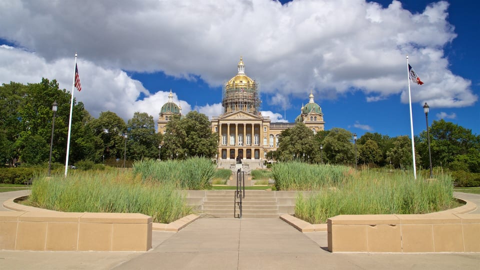 Iowa State Capitol Building showing a garden and heritage architecture