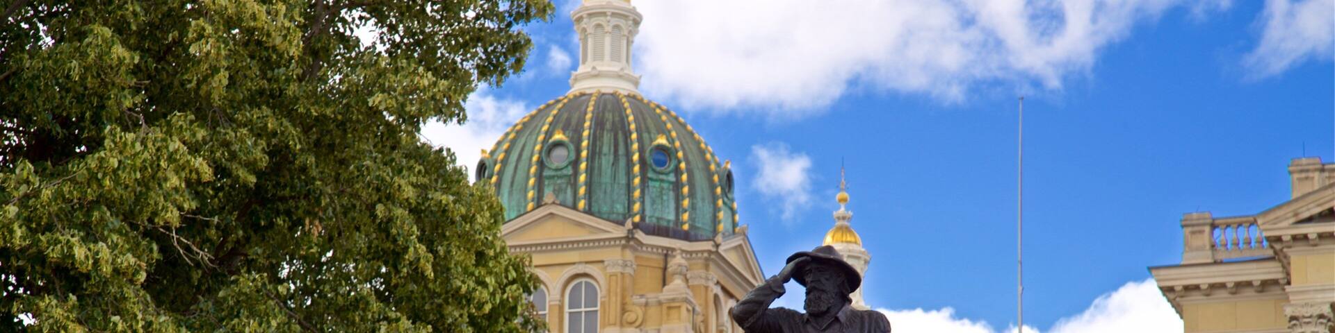 Iowa State Capitol Building montrant statue ou sculpture