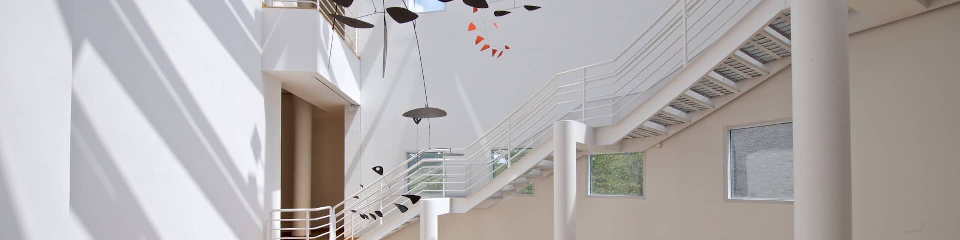 Centro de Artes de Des Moines mostrando vistas interiores