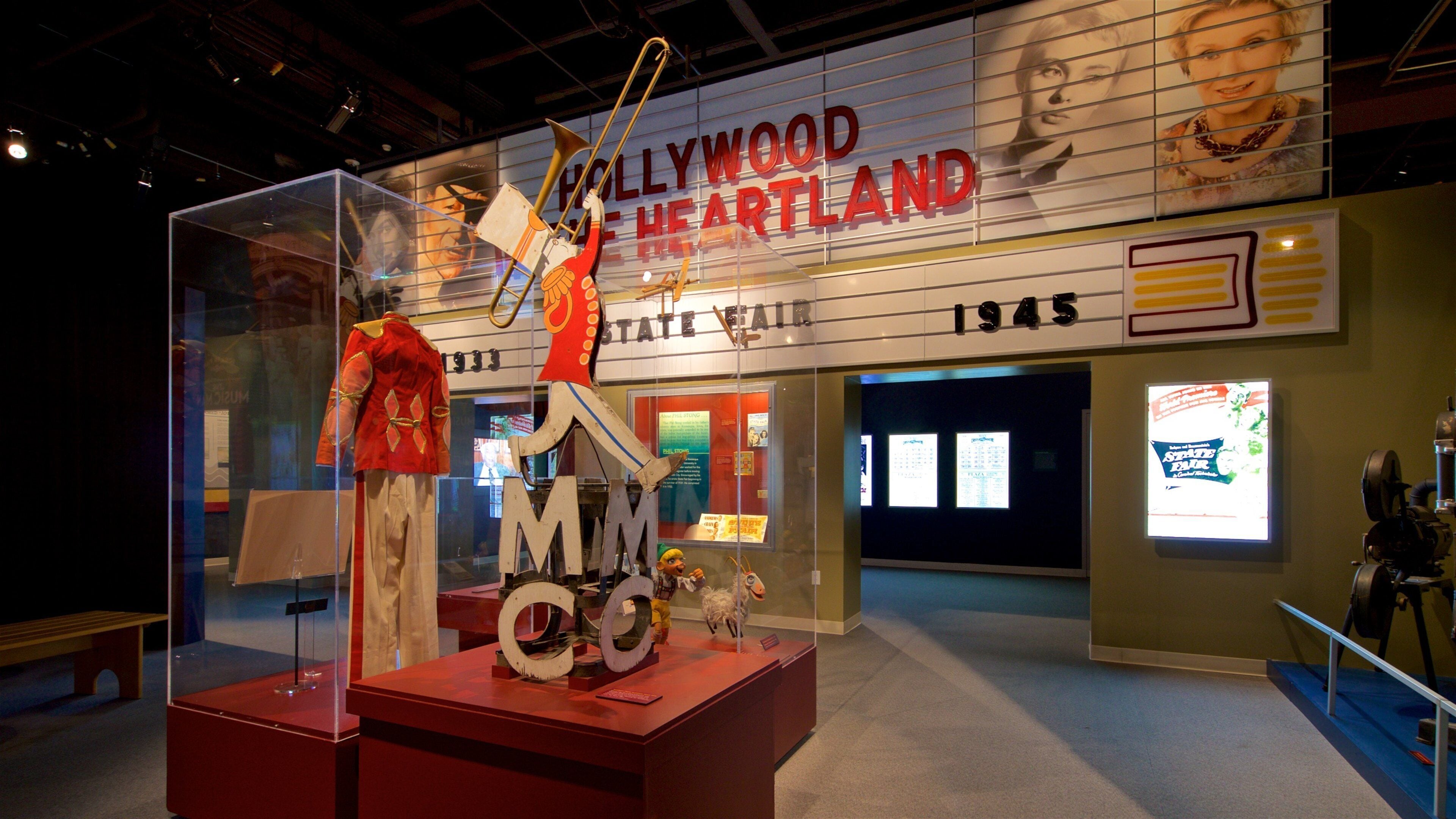 아이오와 주 역사학회 박물관 이 포함 실내 전경