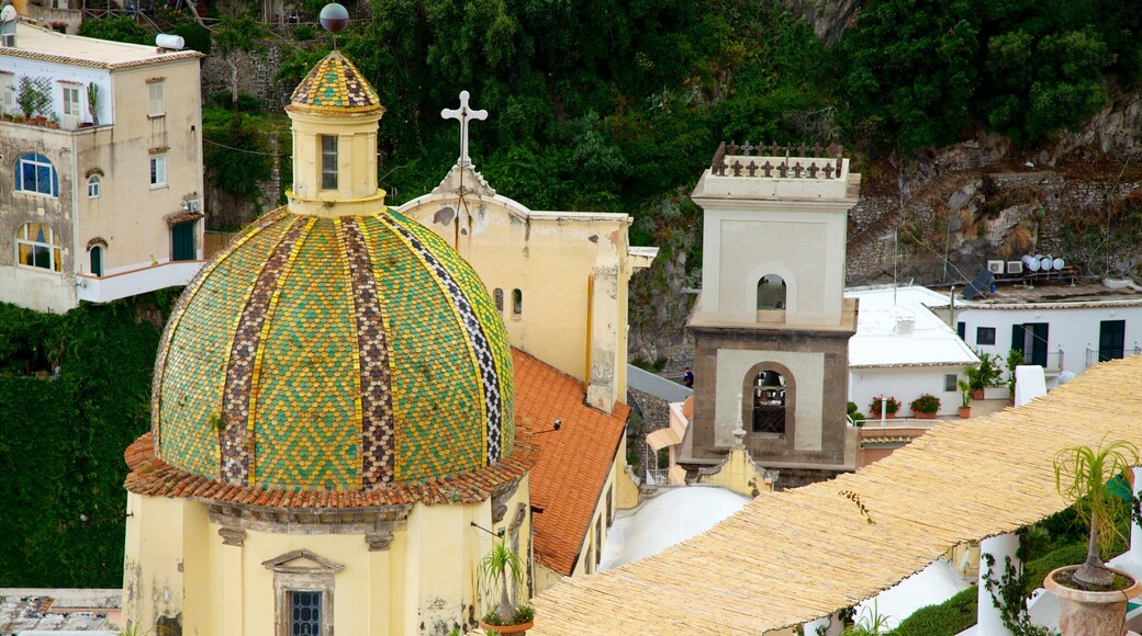 Santa Maria Assuntas kirke fasiliteter samt religiøse elementer og kirke eller katedral