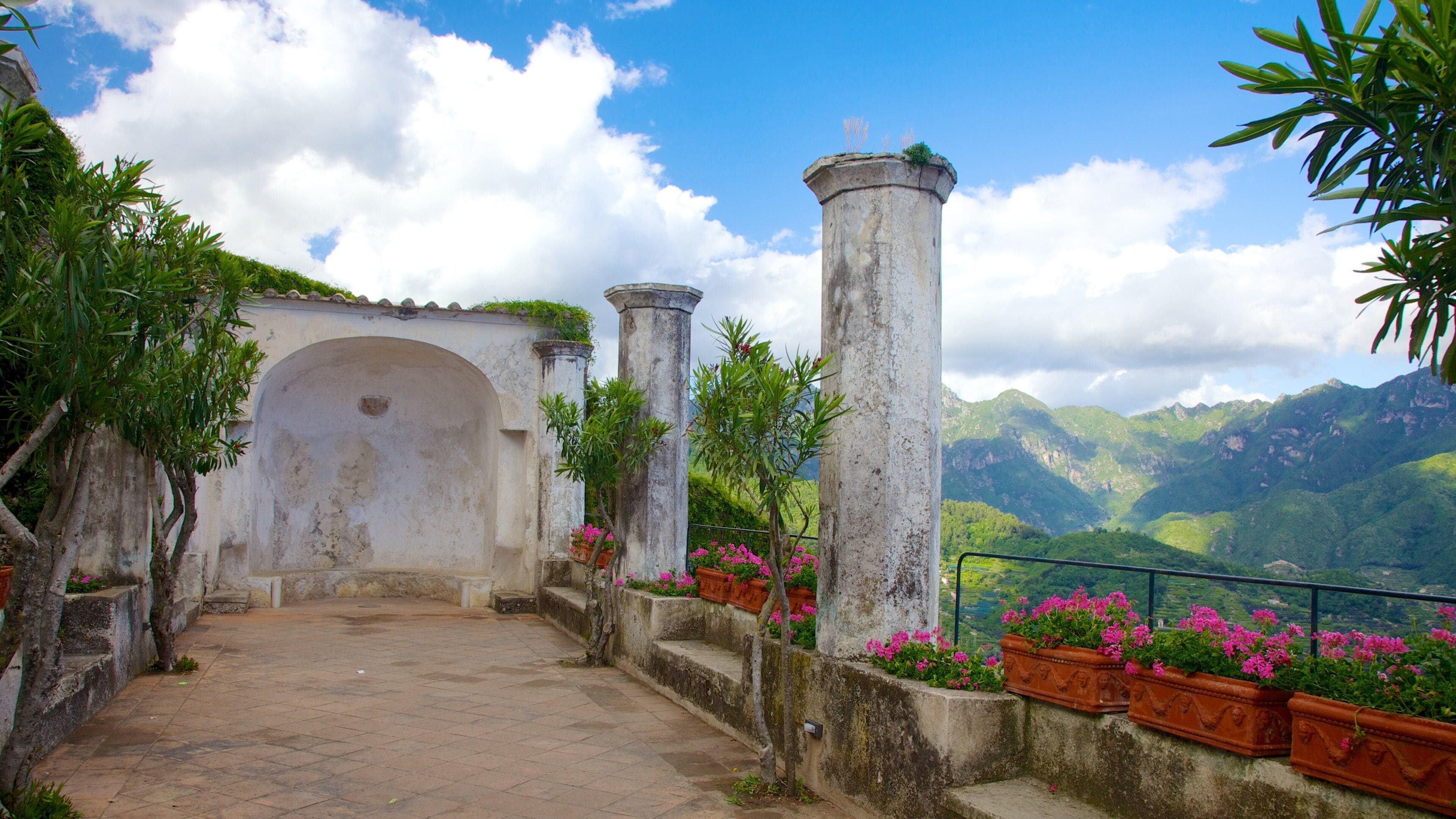 Villa Rufolo featuring mountains and heritage elements