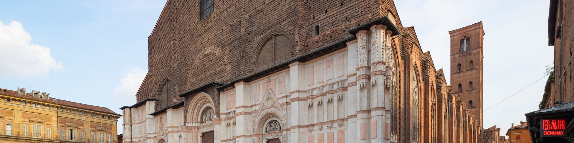 Basilica of San Petronio which includes heritage architecture and a church or cathedral