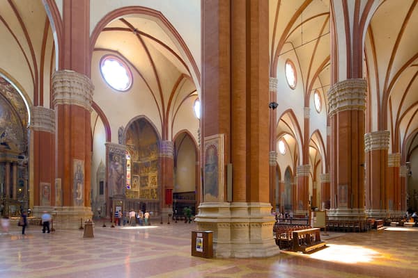 Basilica di San Petronio presenterar en kyrka eller katedral, religiösa element och interiörer