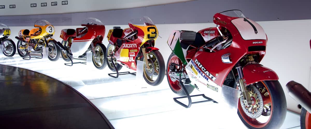 Museo Ducati que incluye vistas de interior