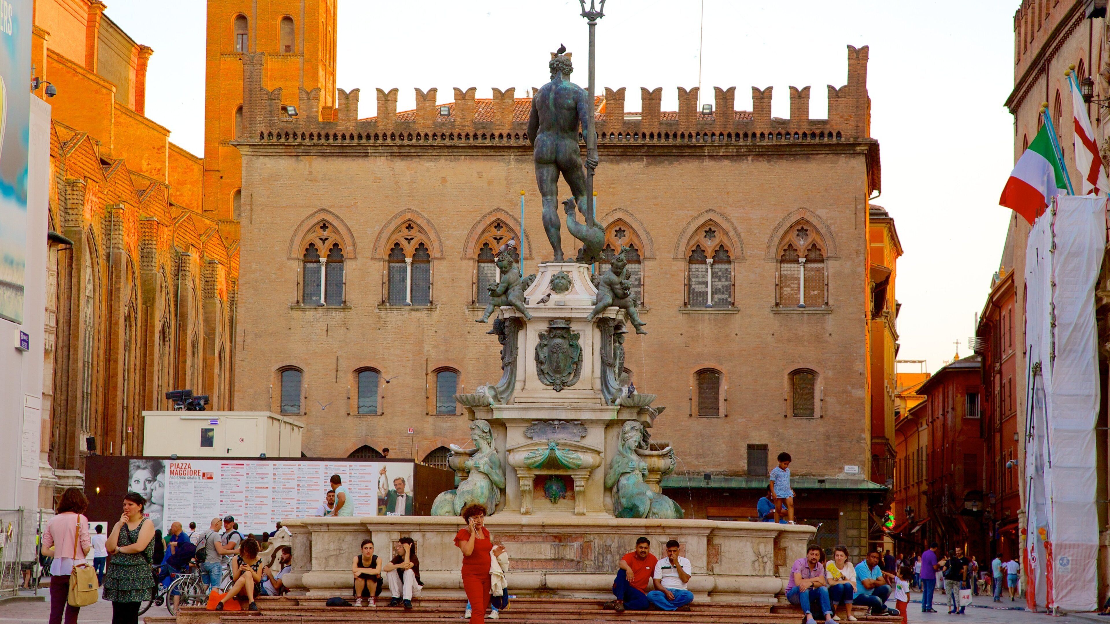Fountain of Neptune which includes a statue or sculpture, heritage architecture and a fountain