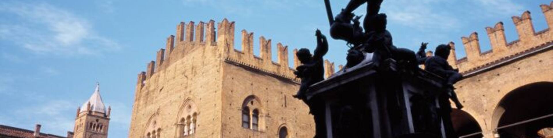 Italy, Bologna, Neptune fountain in front of Palazzo Re Enzo