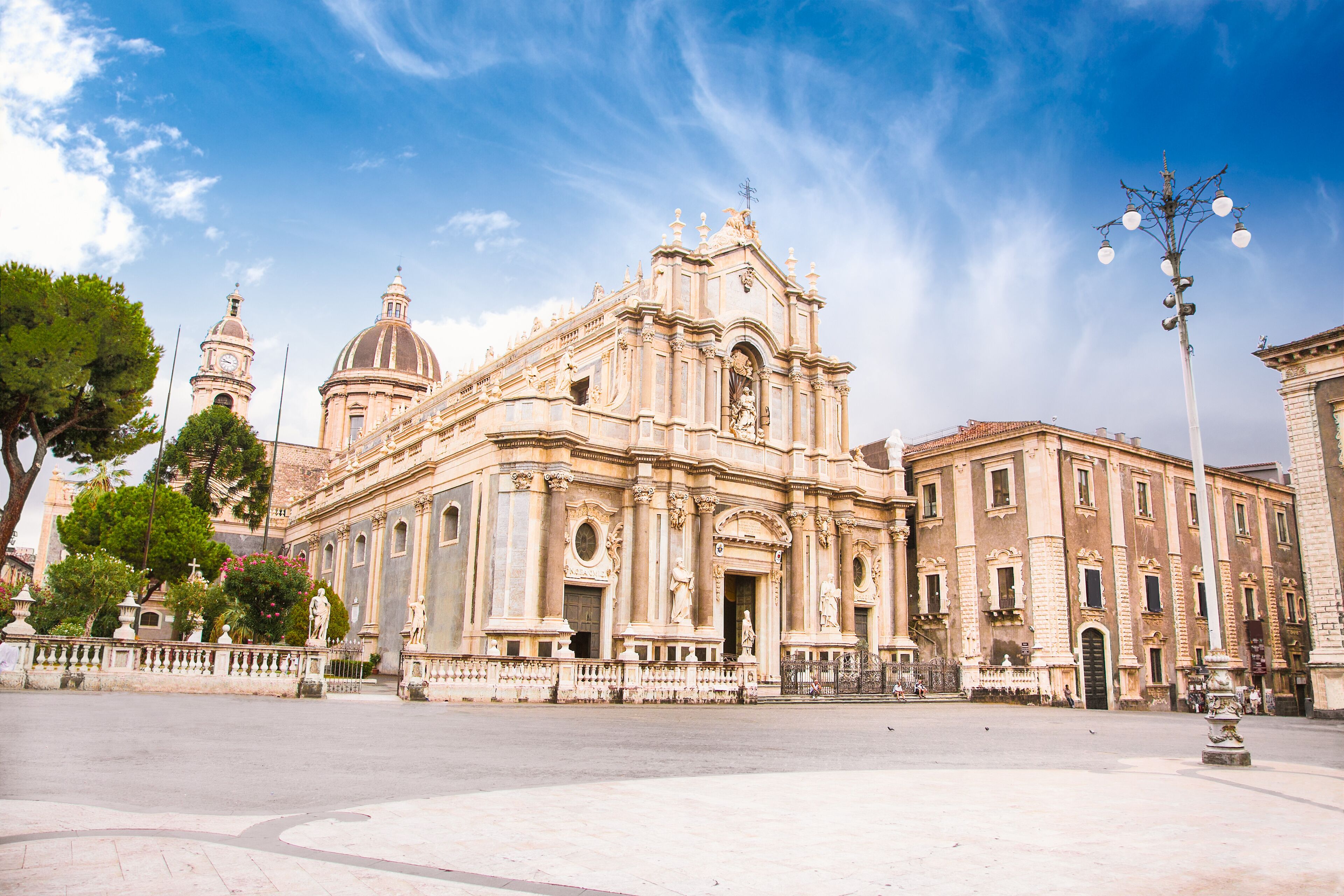 Piazza del Duomo in Catania , Sicily