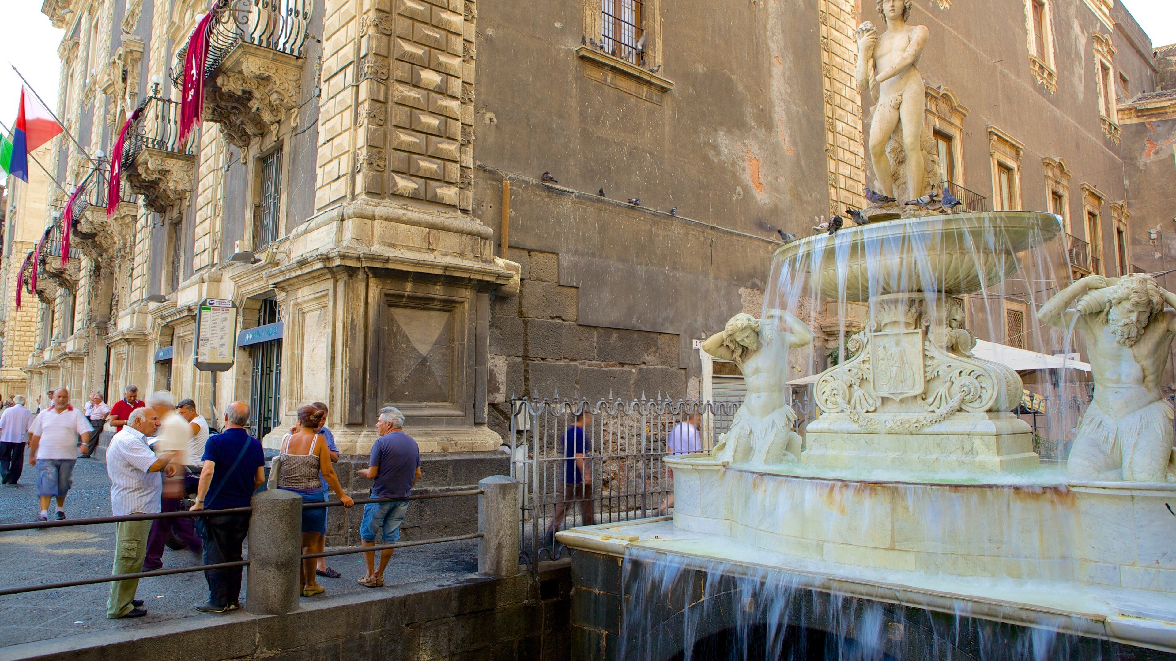 Cathedral Square som inkluderer historisk arkitektur og fjell
