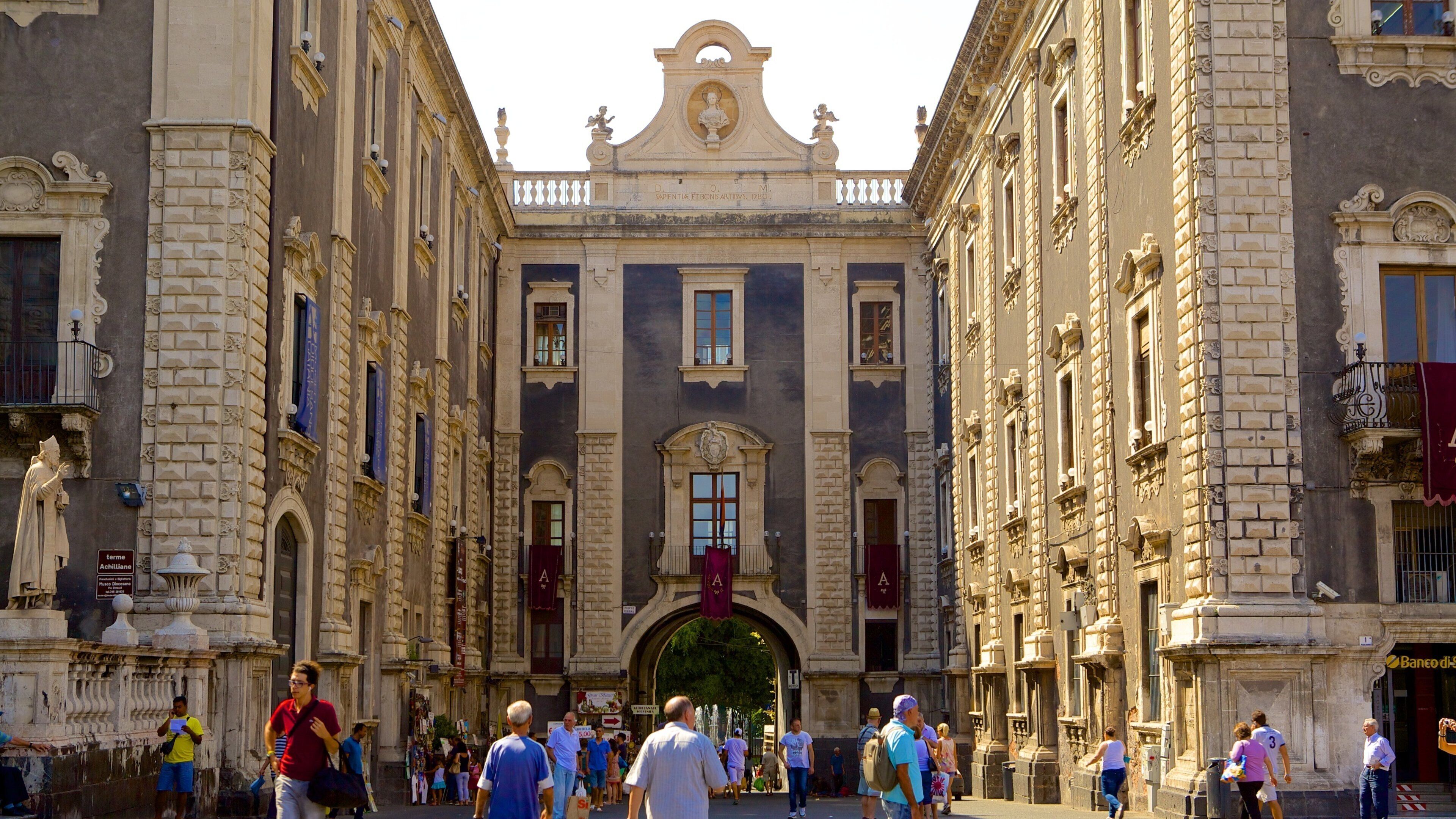 Cathedral Square showing a city, heritage architecture and a square or plaza