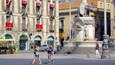 Piazza Duomo mostrando strade, elementi religiosi e piccola città o villaggio