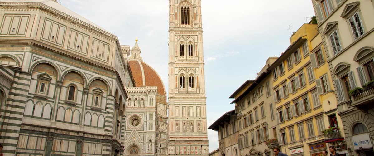 Piazza del Duomo เนื้อเรื่องที่ จัตุรัสหรือพลาซ่า และ มรดกทางสถาปัตยกรรม