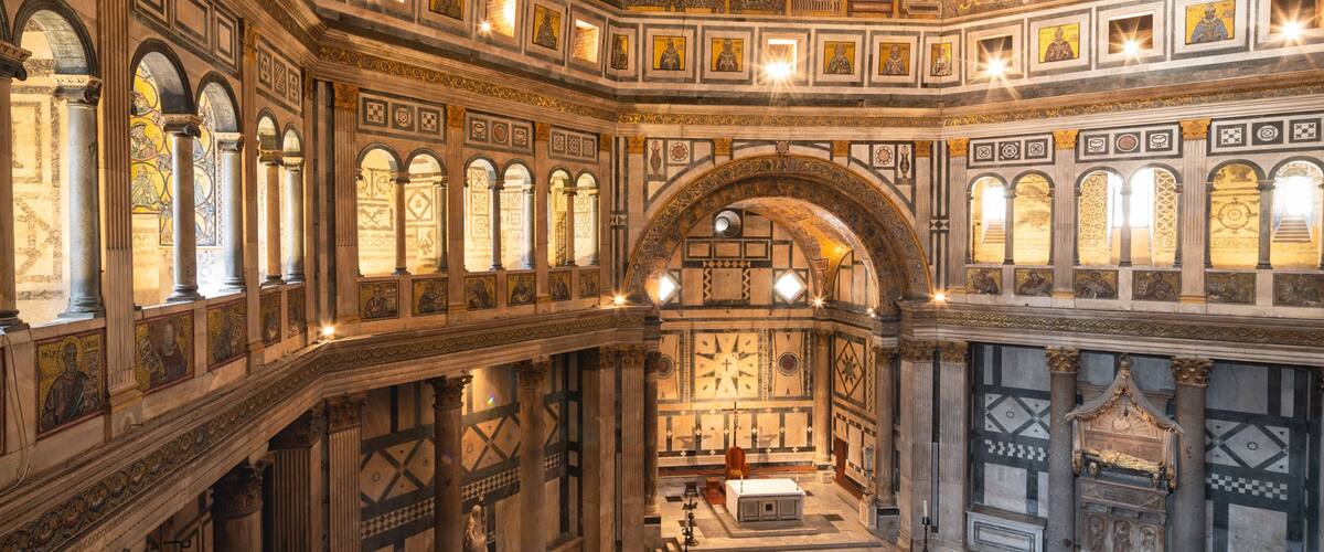 Arcetri which includes interior views, heritage elements and a church or cathedral