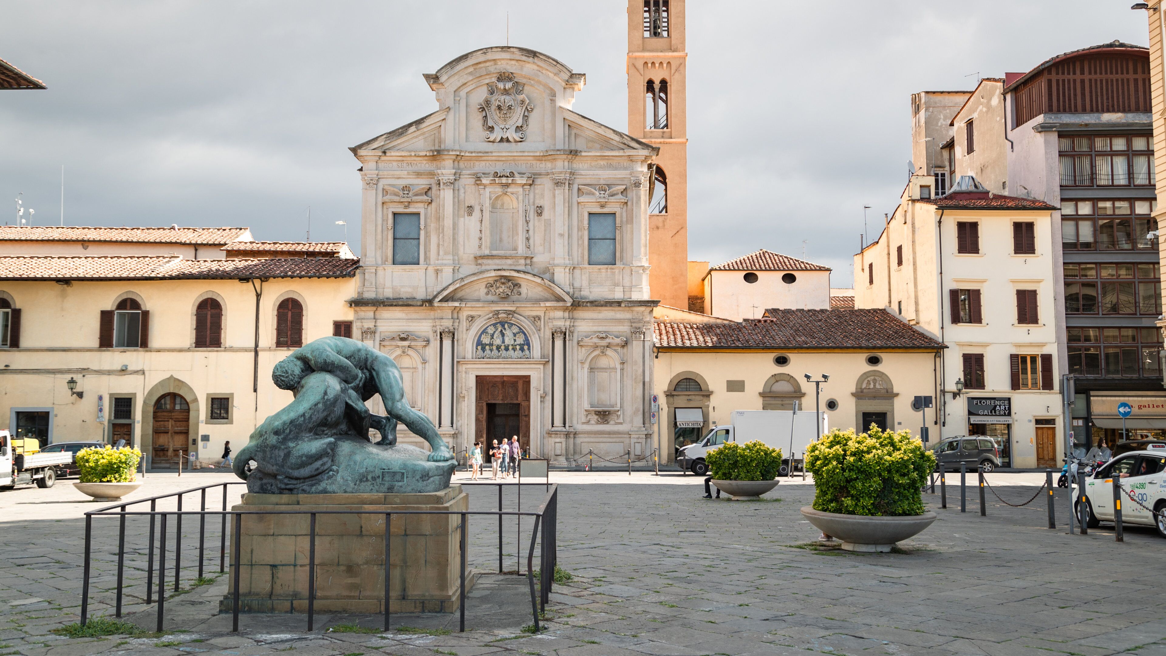 Chiesa di Ognissanti which includes heritage architecture, a square or plaza and a statue or sculpture