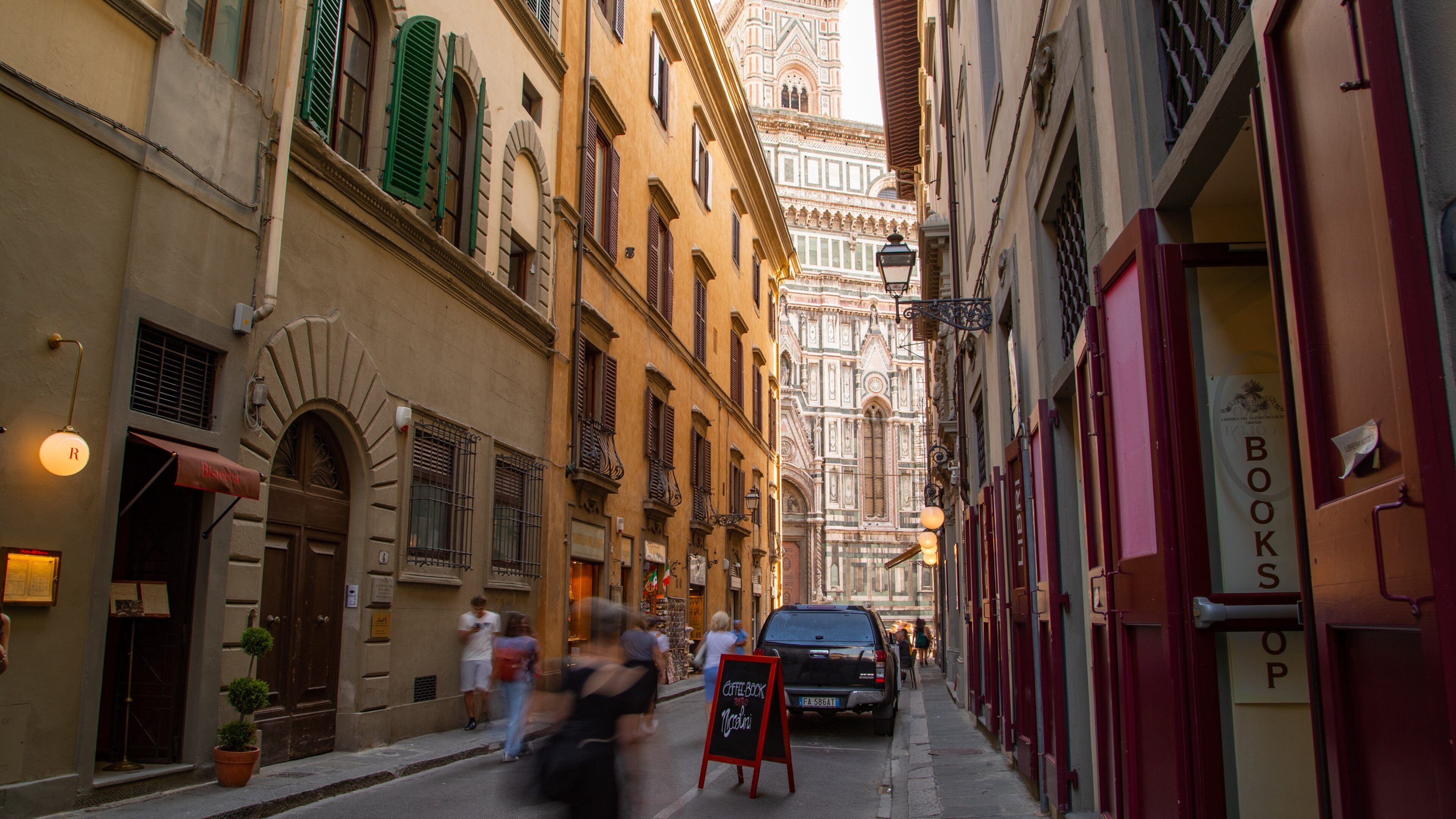 Giotto\'s Campanile showing a city