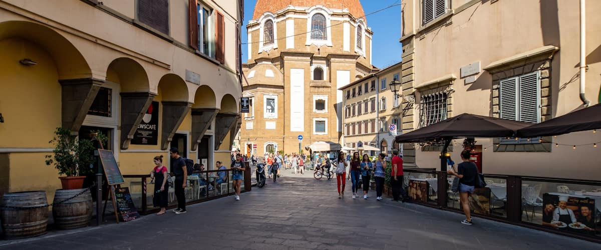 Medici Chapels which includes street scenes and heritage elements