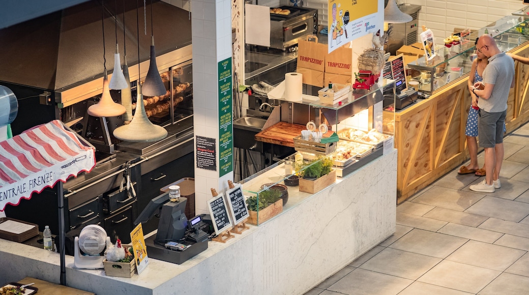 Central Market showing cafe lifestyle as well as a couple