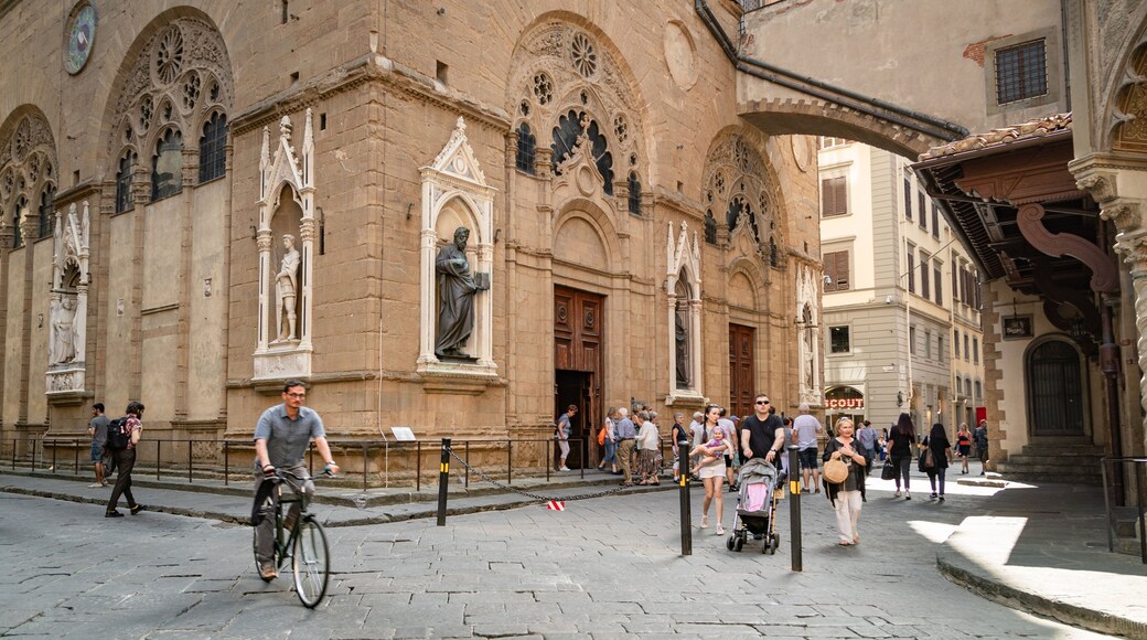Orsanmichele featuring heritage elements, street scenes and a church or cathedral