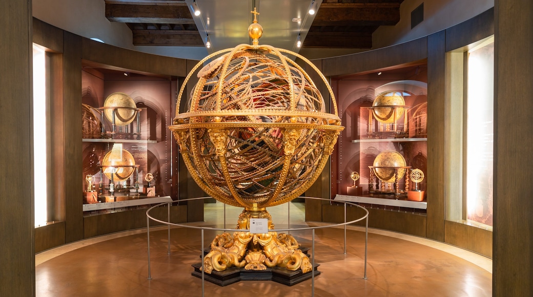 Arcetri featuring interior views