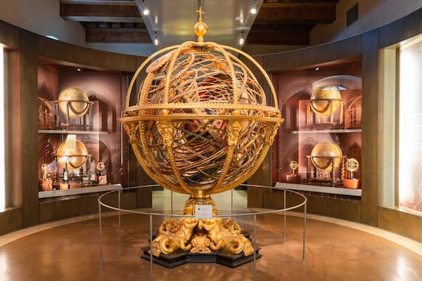 Arcetri featuring interior views